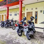 Spot On 91159 Kost Putrana Syariah
