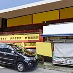 Spot On 91159 Kost Putrana Syariah