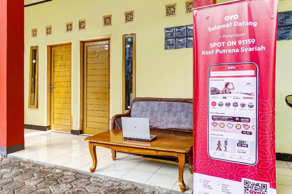 Spot On 91159 Kost Putrana Syariah Hotel