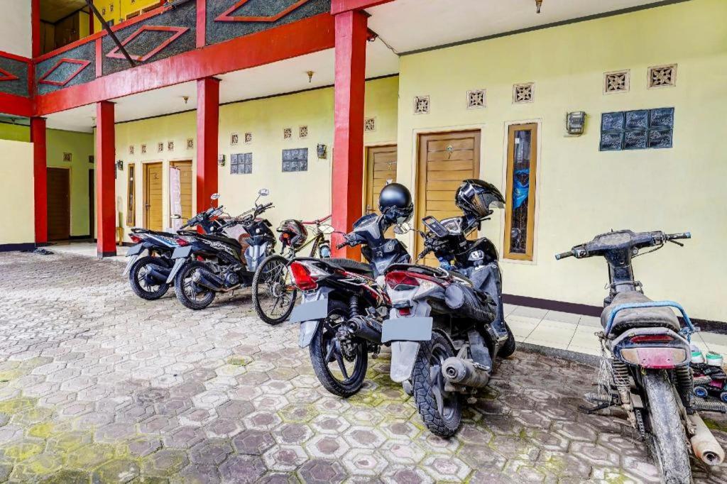 Spot On 91159 Kost Putrana Syariah Bandung